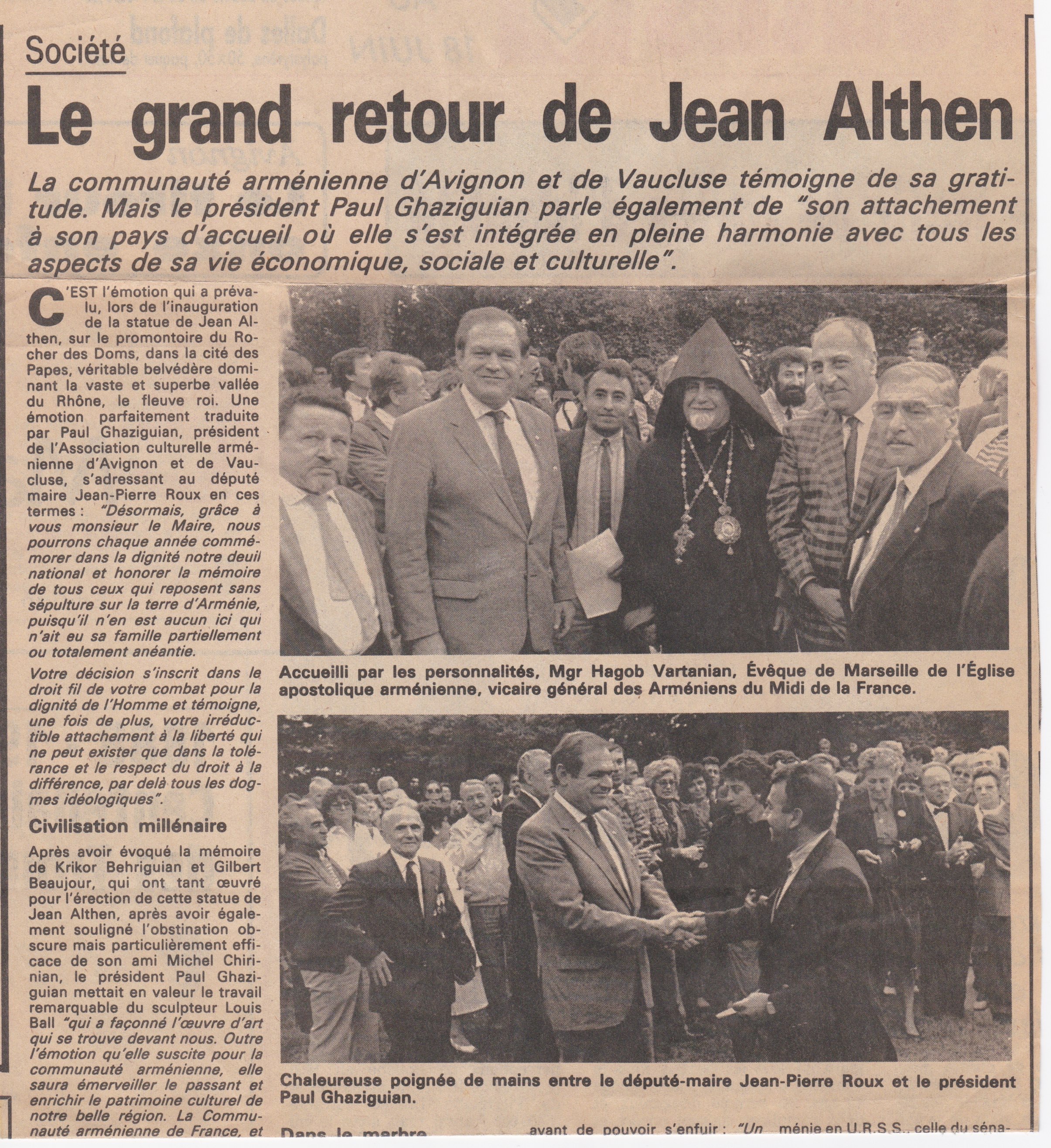 Paul Ghaziguian (au centre) et la communauté arménienne