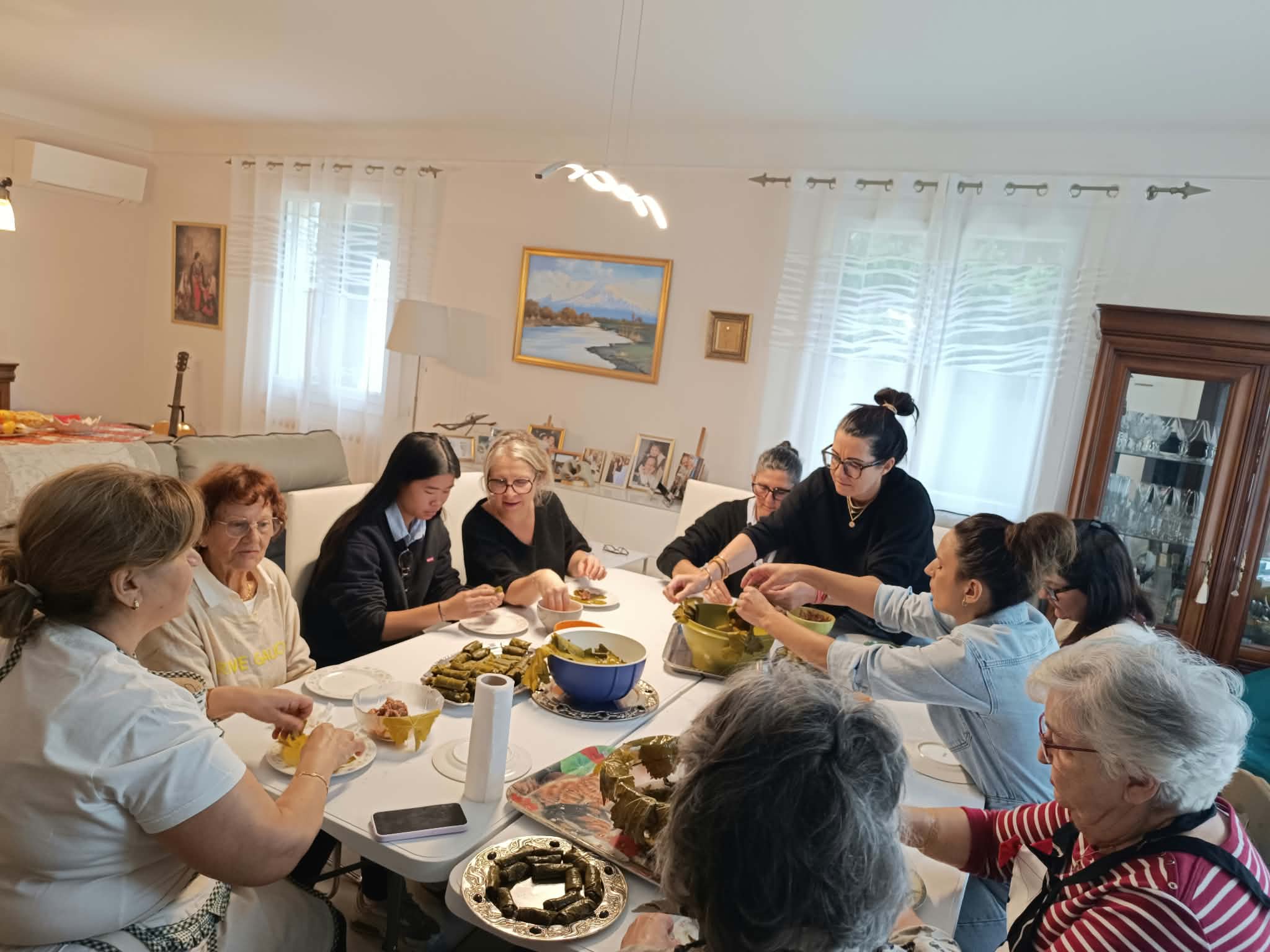 Participants préparant les dolmas