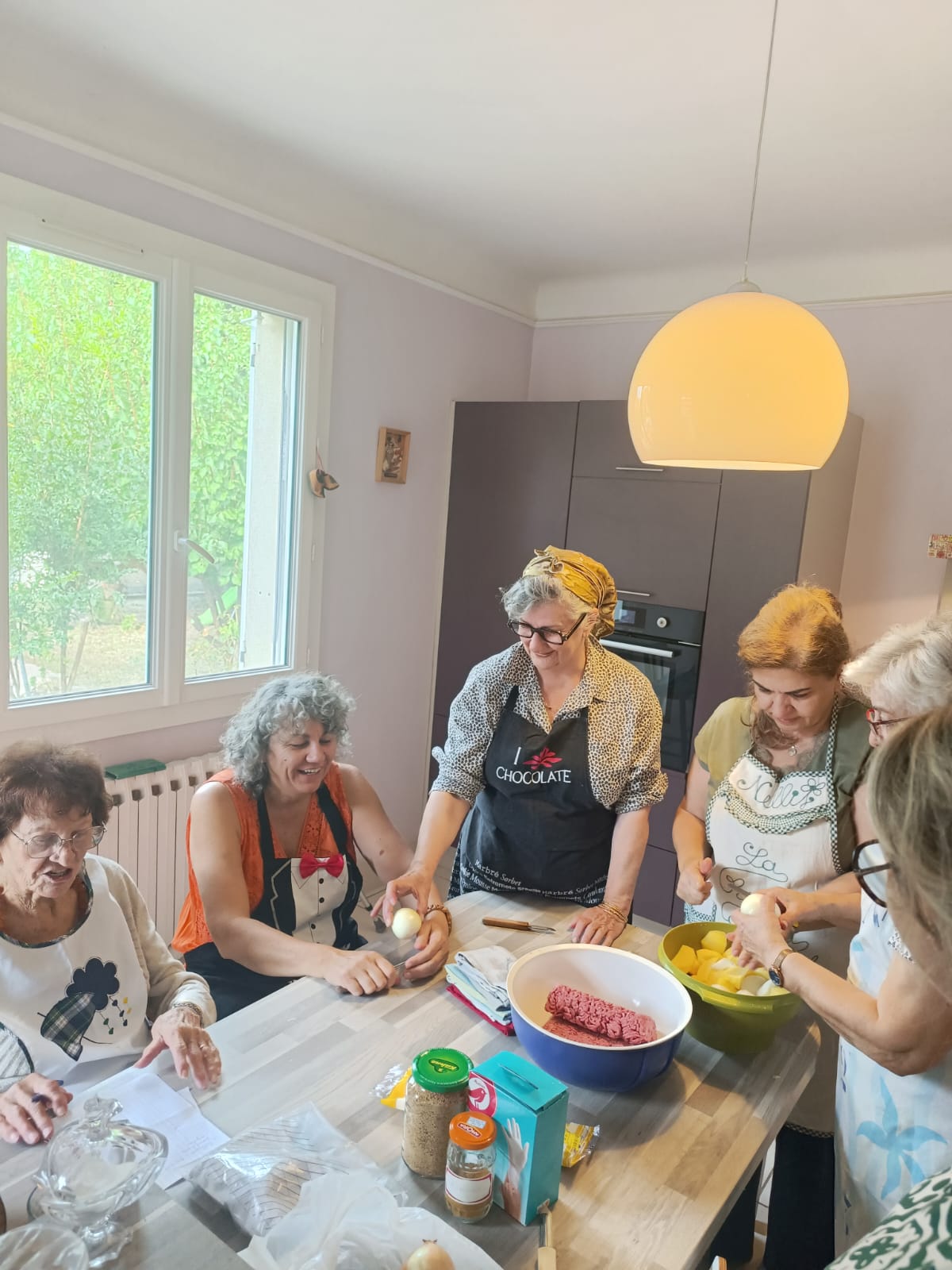 Participants préparant les catelettes