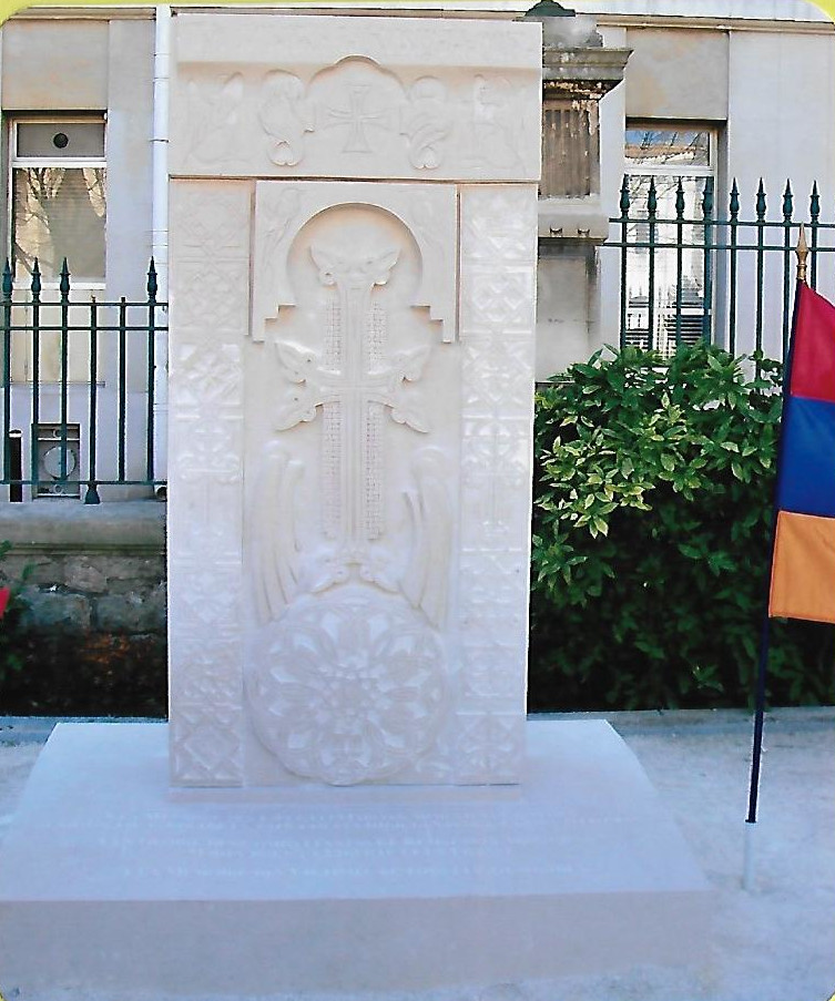 Khatchkar d'Avignon - vue générale
